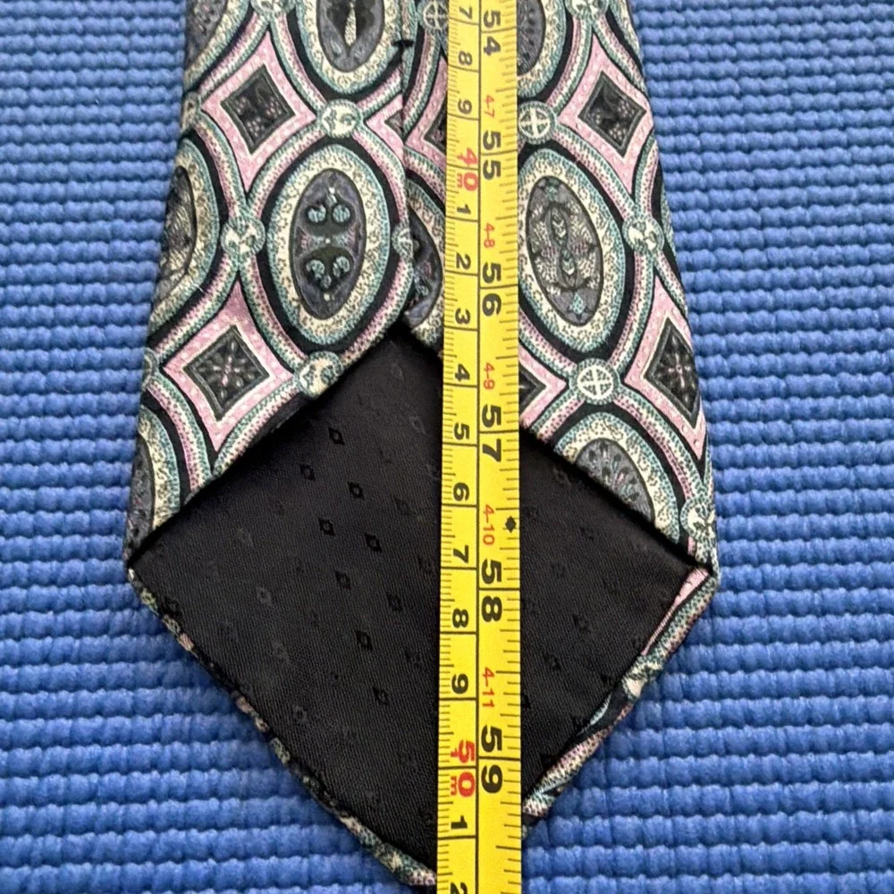 DION COLLECTION MADE IN CANADA TIE- DESIGNER TIES. 100% SILK- Excellent content